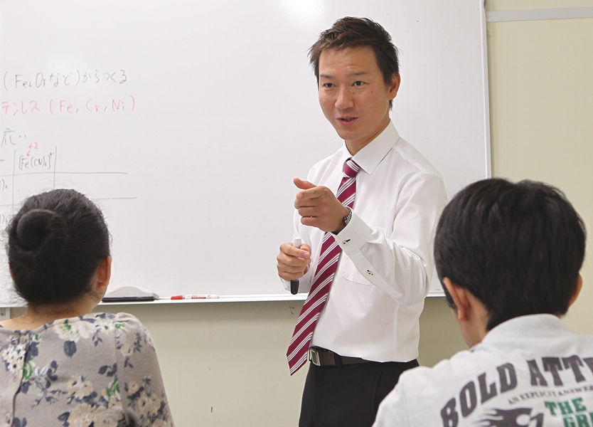 1クラス8名以下の科目別学力別クラス編成での授業（個人指導も充実しています）