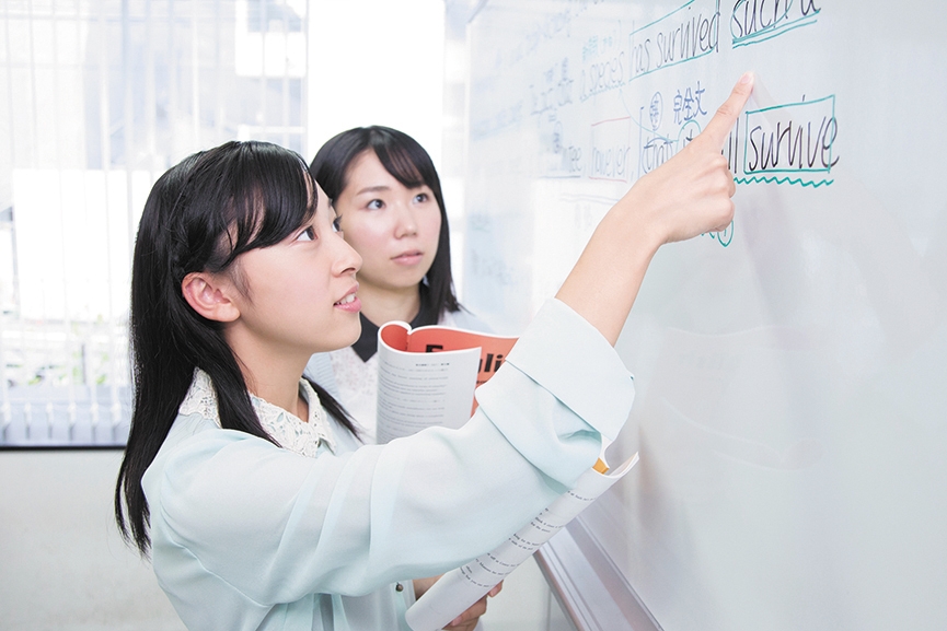 ３週間かけて、間違った問題をつぶしていくことで、学んだことを確実に定着させていく「3Way feedback方式」。再度間違えた問題は「Input-Output方式」で徹底的に補習する