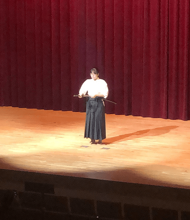居合道で稽古に励む鈴木さん