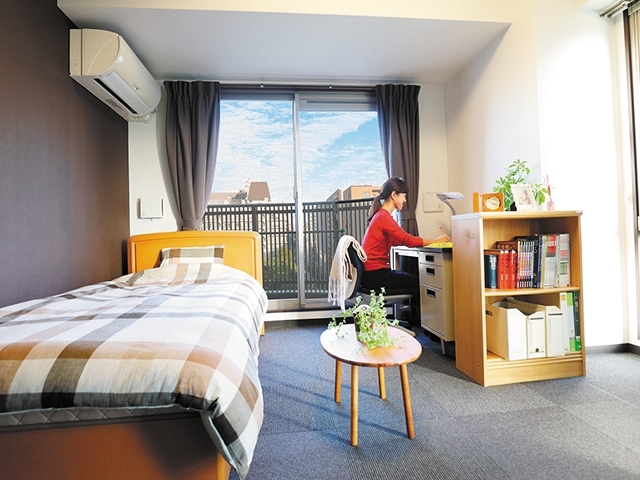 専用寮は全室ひとり一部屋の独立性の高いバス・トイレ付きワンルーム