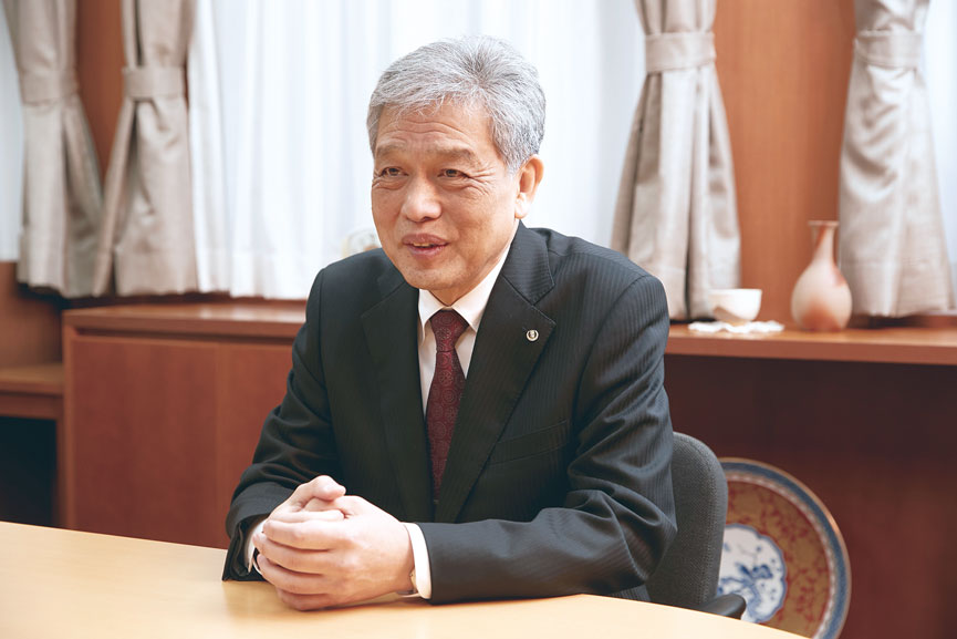 校長 新井 和夫 先生