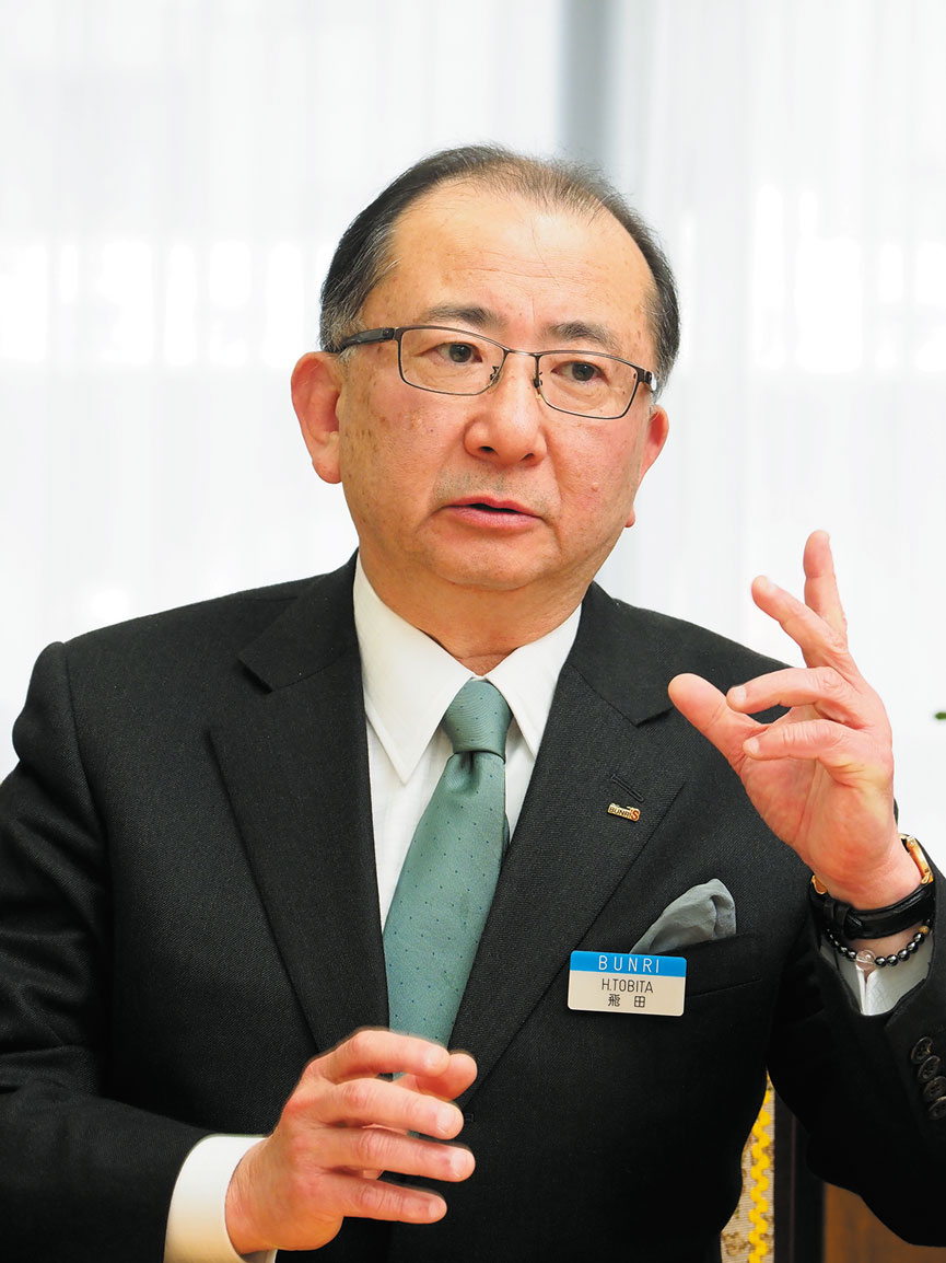 校長 飛田浩昭先生